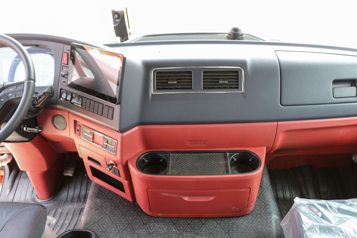 �й����� HOWO TX7 290���� 4X2 9.6��AMT�Զ�����ʽ�ػ�����ʻ��                                               