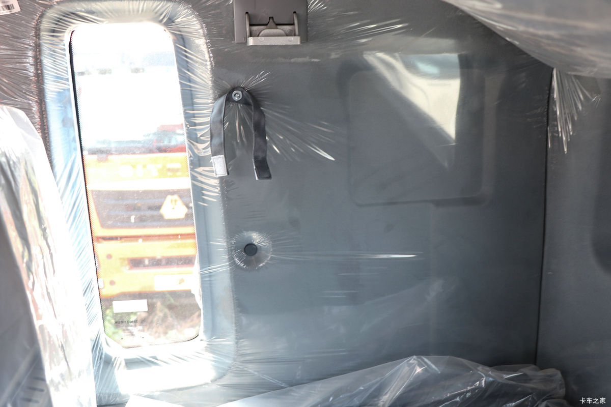 �й����� HOWO TX7 290���� 4X2 9.6��AMT�Զ�����ʽ�ػ�����ʻ��                                               