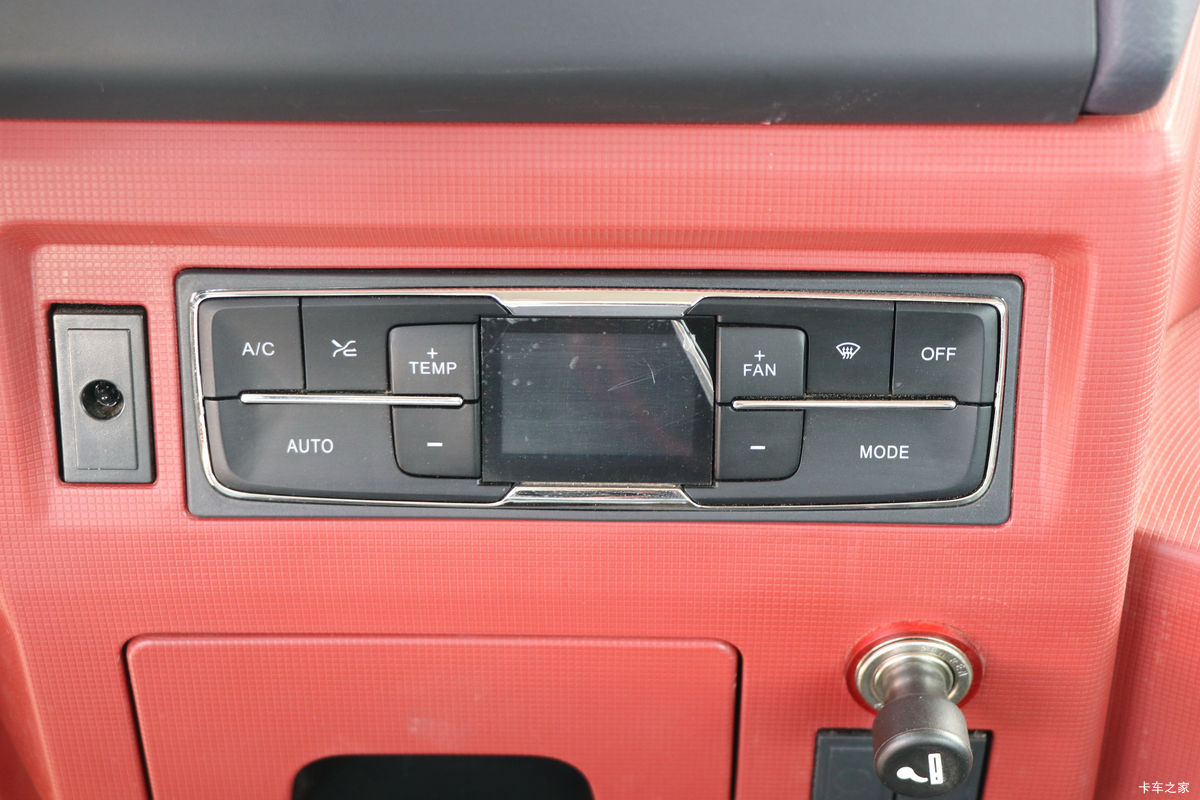 �й����� HOWO TX7 290���� 4X2 9.6��AMT�Զ�����ʽ�ػ�����ʻ��                                               