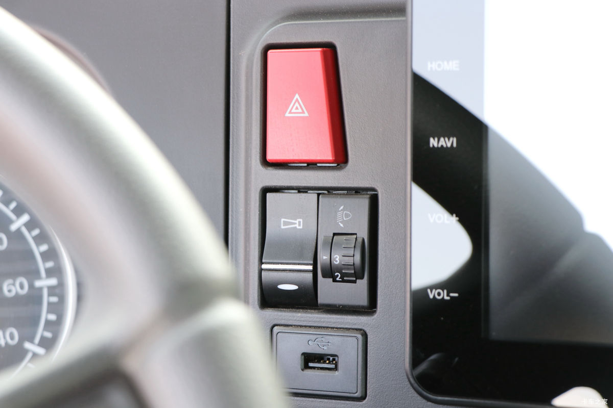 �й����� HOWO TX7 290���� 4X2 9.6��AMT�Զ�����ʽ�ػ�����ʻ��                                               