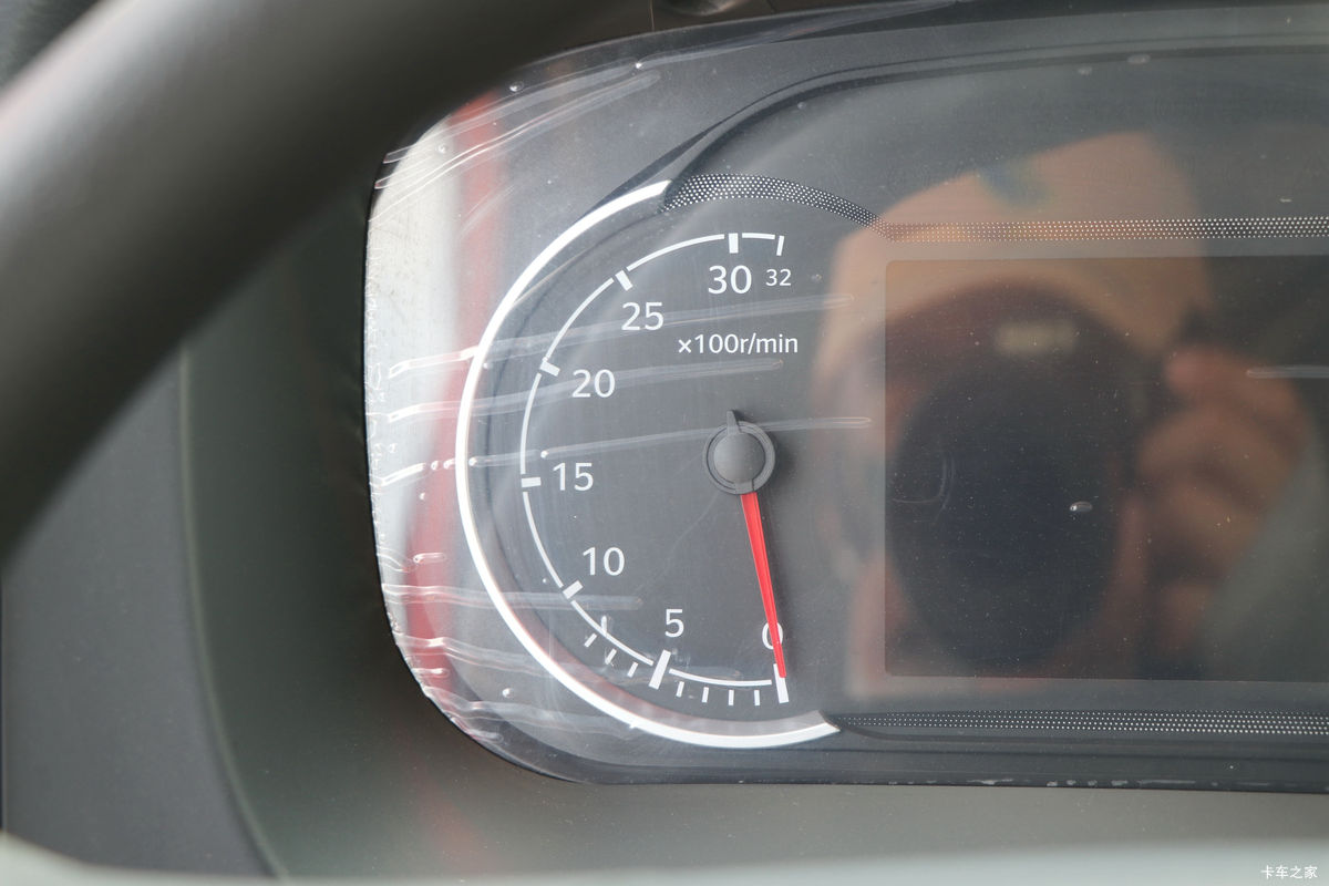 �й����� HOWO TX7 290���� 4X2 9.6��AMT�Զ�����ʽ�ػ�����ʻ��                                               