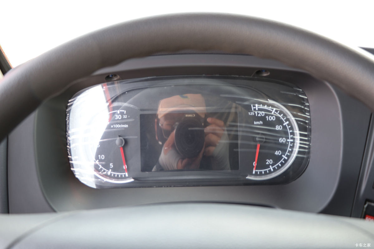 �й����� HOWO TX7 290���� 4X2 9.6��AMT�Զ�����ʽ�ػ�����ʻ��                                               