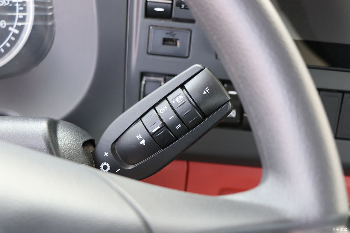 �й����� HOWO TX7 290���� 4X2 9.6��AMT�Զ�����ʽ�ػ�����ʻ��                                               