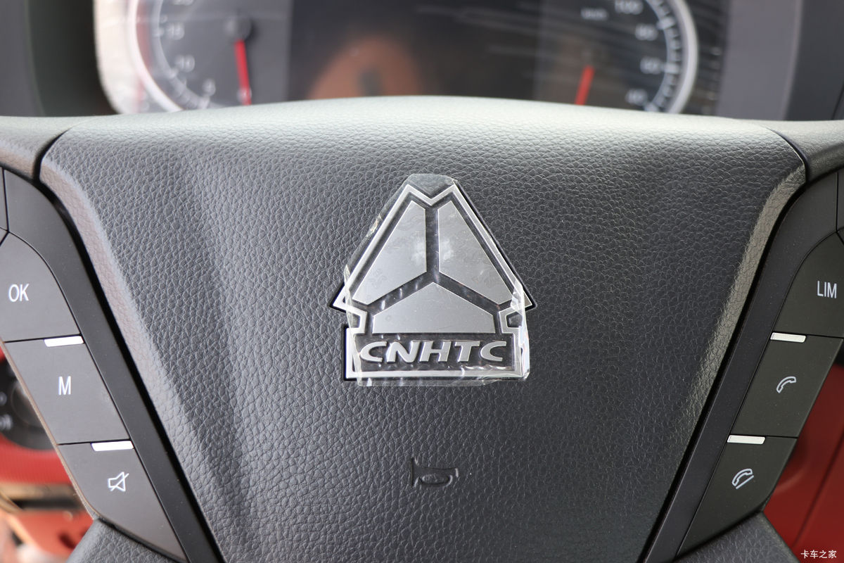 �й����� HOWO TX7 290���� 4X2 9.6��AMT�Զ�����ʽ�ػ�����ʻ��                                               