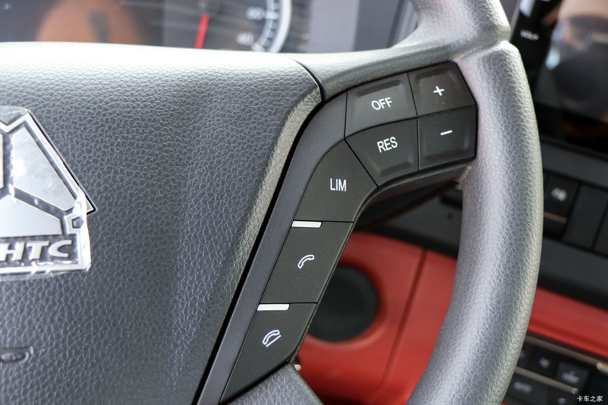 �й����� HOWO TX7 290���� 4X2 9.6��AMT�Զ�����ʽ�ػ�����ʻ��                                               