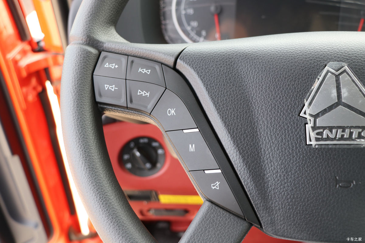 �й����� HOWO TX7 290���� 4X2 9.6��AMT�Զ�����ʽ�ػ�����ʻ��                                               