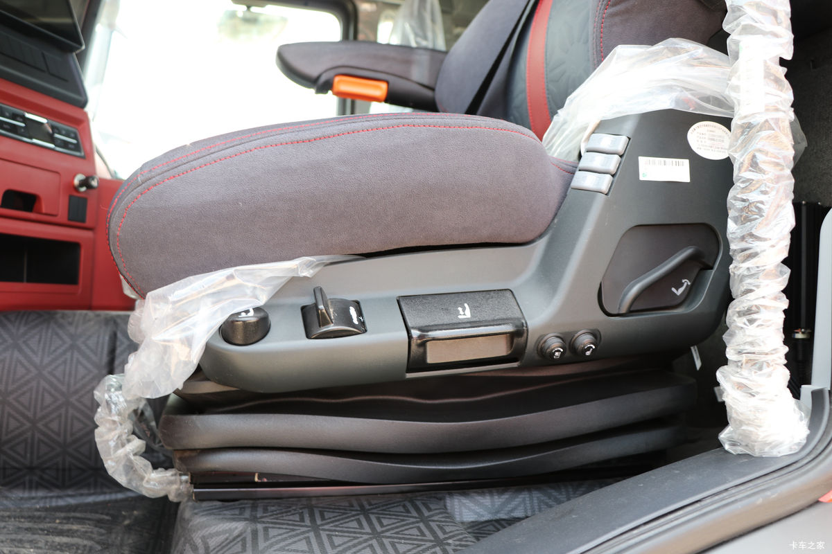 �й����� HOWO TX7 290���� 4X2 9.6��AMT�Զ�����ʽ�ػ�����ʻ��                                               
