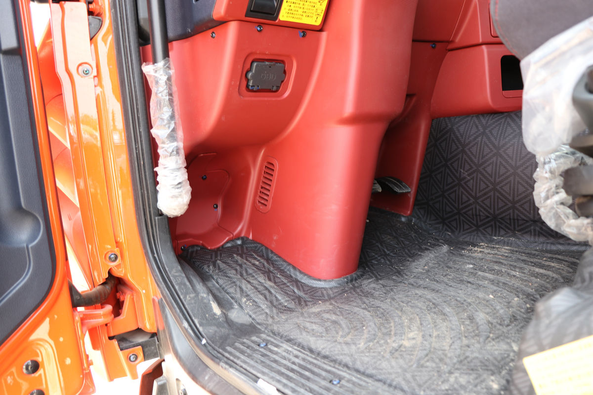 �й����� HOWO TX7 290���� 4X2 9.6��AMT�Զ�����ʽ�ػ�����ʻ��                                               