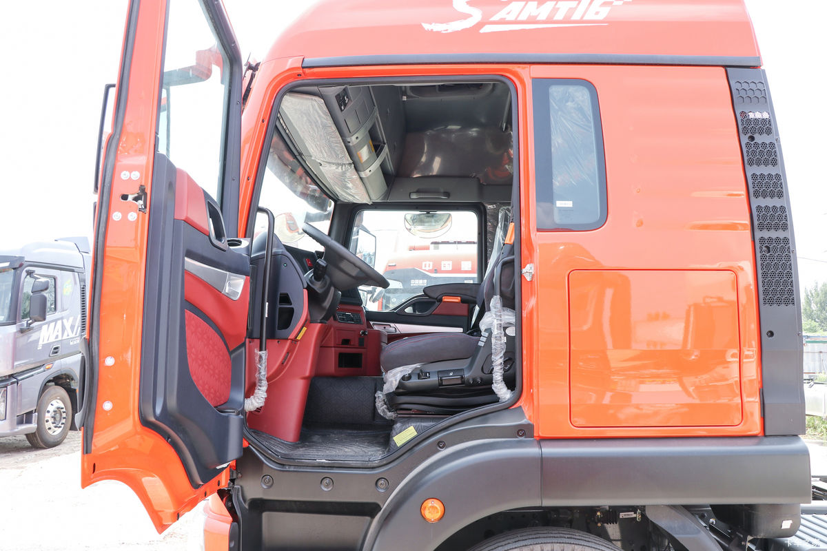 �й����� HOWO TX7 290���� 4X2 9.6��AMT�Զ�����ʽ�ػ�����ʻ��                                               