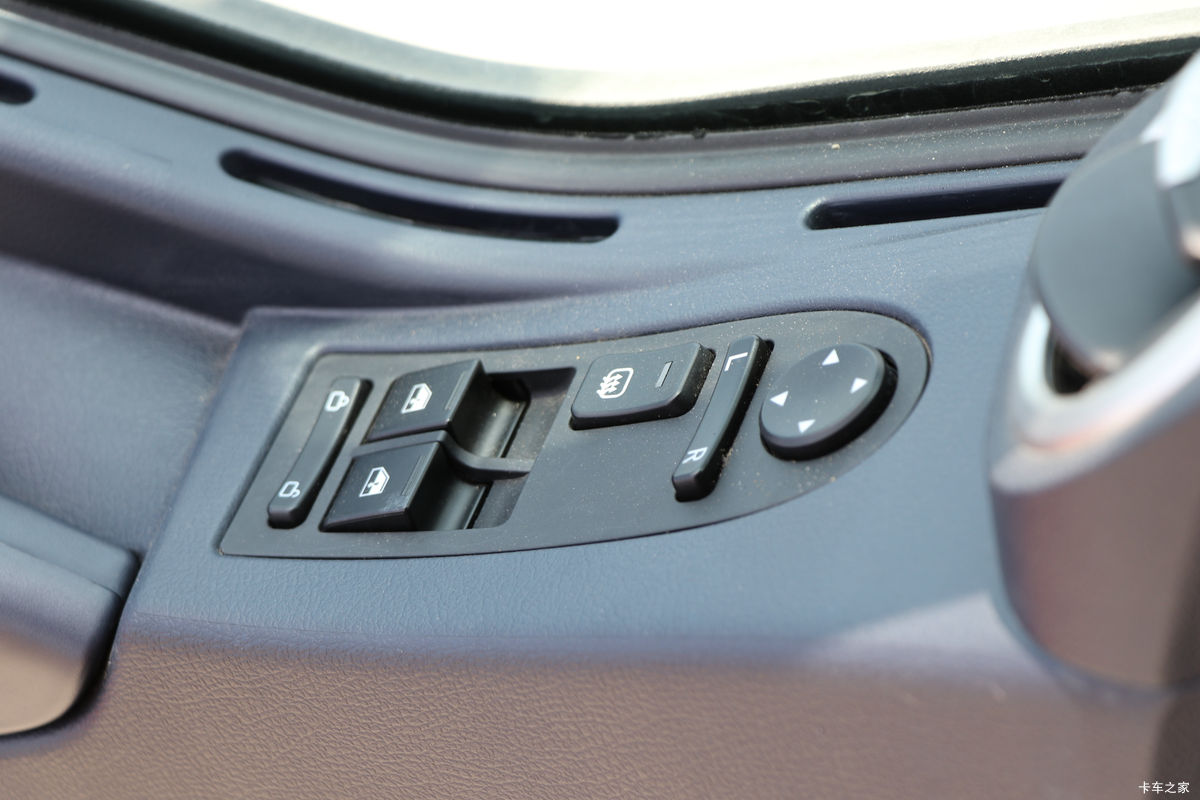 �й����� HOWO TX7 290���� 4X2 9.6��AMT�Զ�����ʽ�ػ�����ʻ��                                               