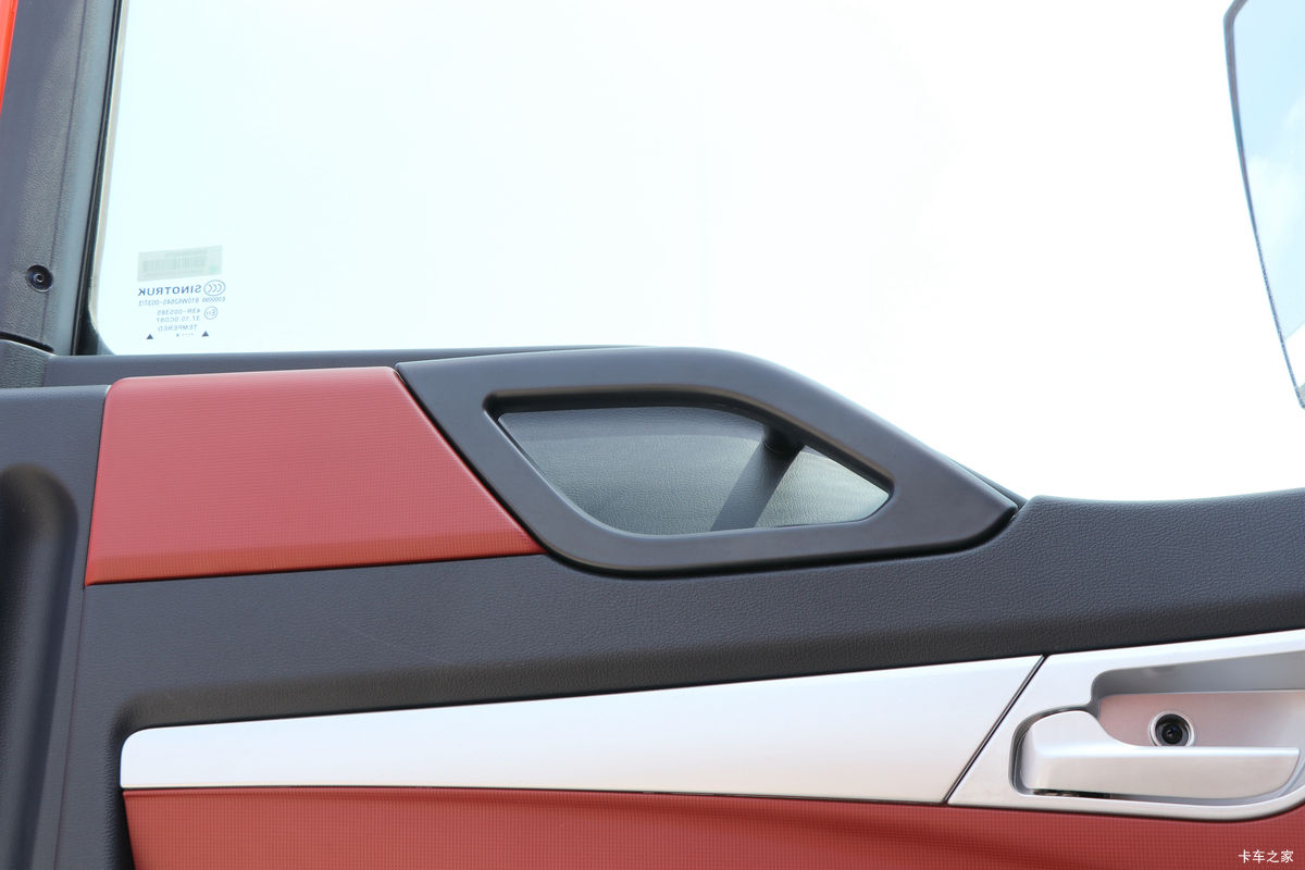 �й����� HOWO TX7 290���� 4X2 9.6��AMT�Զ�����ʽ�ػ�����ʻ��                                               