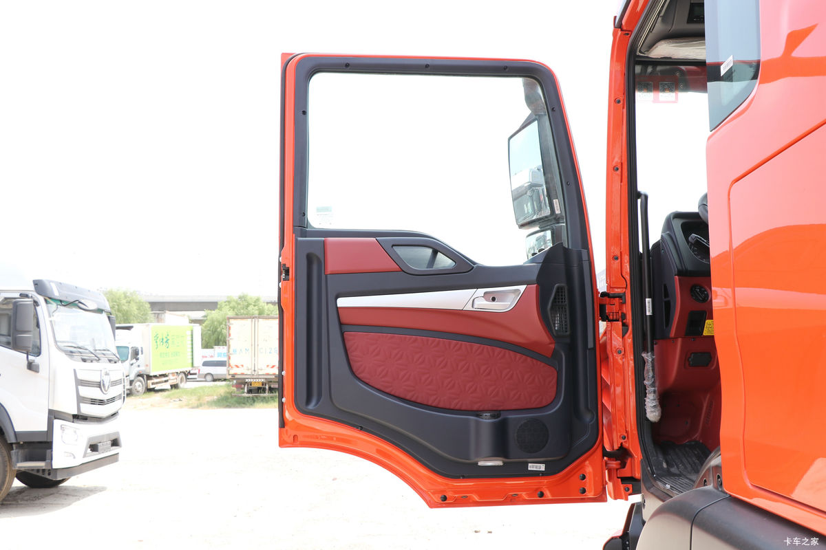 �й����� HOWO TX7 290���� 4X2 9.6��AMT�Զ�����ʽ�ػ�����ʻ��                                               