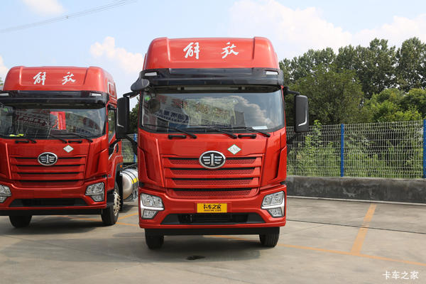 青岛解放JK6 LNG载货车 280马力配9.8米厢