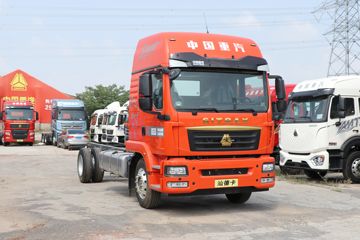 中国重汽 汕德卡SITRAK G5S 330马力 4X2 6.8米AMT自动档厢式载货车