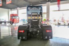 青岛解放 鹰途 头等舱 600马力 6X4 LNG自动档牵引车(CA4257P35K18T1NE6A80)
