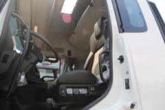 东风商用车 天锦KR PLUS 舒适版2024款 280马力 4X2 9.8米LNG厢式载货车(DFH5180XXYE27)