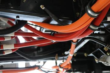 ������Խ��X3 PLUS EV 3.7T 3.6�׵��Ŵ��綯����΢��55.7kWhͼƬ