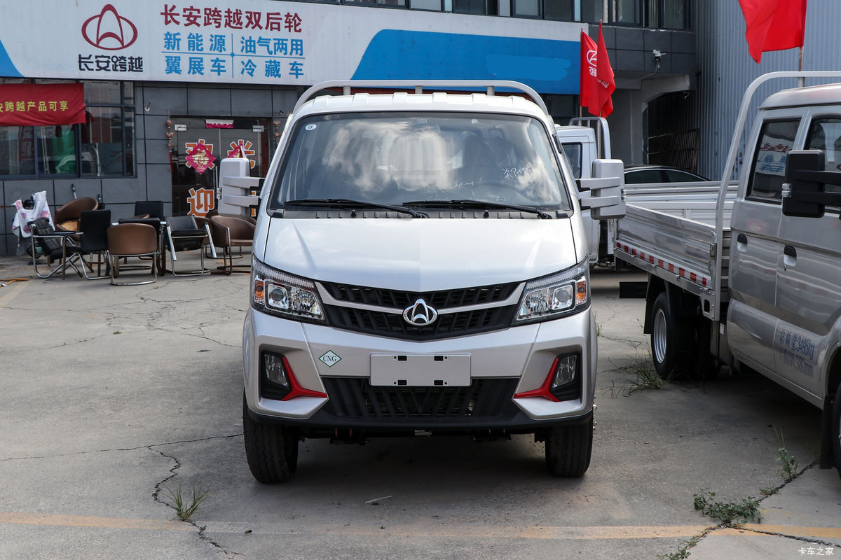 跨越王X7载货车外观图片