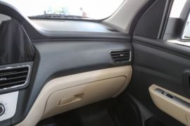 新豹T3 PLUS EV&nbsp;电动载货车内饰图片