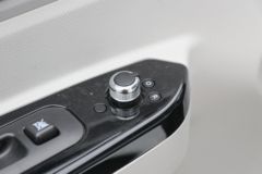 SRM鑫源 E3 2024款豪华型 2.8T 4.555米纯电动封闭货车38.64kWh