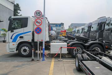 欧曼EST&nbsp;电动牵引车外观图片