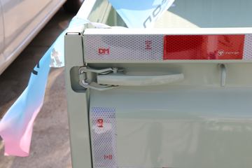 ���� ����Q 3T 2.14��˫�Ŵ��綯����΢��(BJ1030EVAA73)41.86kWhͼƬ