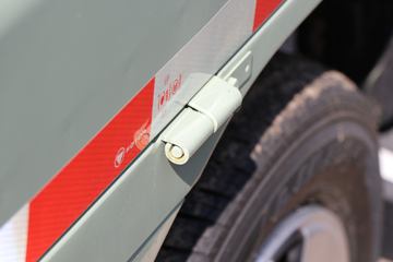 ���� ����Q 3T 2.14��˫�Ŵ��綯����΢��(BJ1030EVAA73)41.86kWhͼƬ