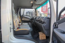 星智H8R&nbsp;电动冷藏车驾驶室图片