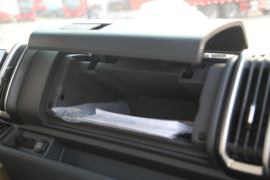 星智H8R&nbsp;电动冷藏车驾驶室图片