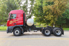 联合卡车 火麒麟 500马力 6X4 LNG牵引车(QCC4253N664)