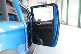 T8&nbsp;皮卡驾驶室                                               图片