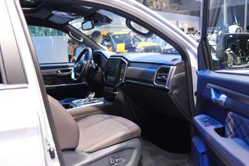 ���� ��; 2024�� ��ҫ�� 2.0T���� 170���� �Զ����� ��˫��Ƥ��ͼƬ