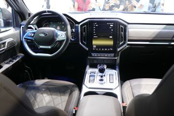 ���� ��; 2024�� ��ҫ�� 2.0T���� 170���� �Զ����� ��˫��Ƥ��ͼƬ