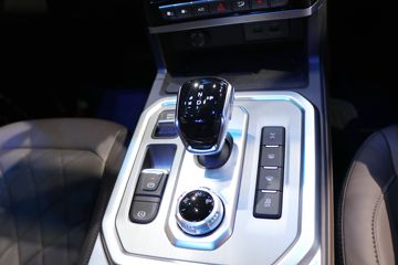 ���� ��; 2024�� ��ҫ�� 2.0T���� 170���� �Զ����� ��˫��Ƥ��ͼƬ