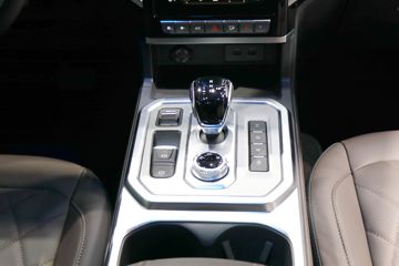 ���� ��; 2024�� ��ҫ�� 2.0T���� 170���� �Զ����� ��˫��Ƥ��ͼƬ