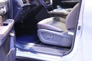 ���� ��; 2024�� ��ҫ�� 2.0T���� 170���� �Զ����� ��˫��Ƥ��ͼƬ