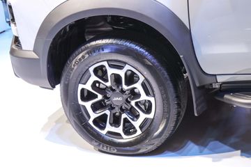 ���� ��; 2024�� ��ҫ�� 2.0T���� 170���� �Զ����� ��˫��Ƥ��ͼƬ