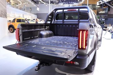 ���� ��; 2024�� ��ҫ�� 2.0T���� 170���� �Զ����� ��˫��Ƥ��ͼƬ