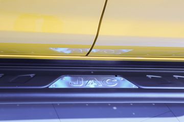 ���� ��; 2024�� ɽè�澫Ӣ�� 2.0T���� 170���� �Զ����� ��˫��Ƥ��ͼƬ