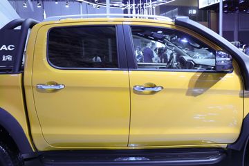 ���� ��; 2024�� ɽè�澫Ӣ�� 2.0T���� 170���� �Զ����� ��˫��Ƥ��ͼƬ