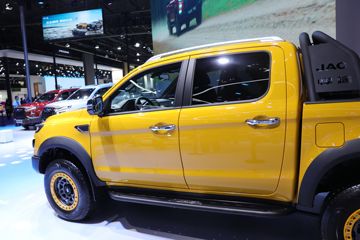 ���� ��; 2024�� ɽè�澫Ӣ�� 2.0T���� 170���� �Զ����� ��˫��Ƥ��ͼƬ