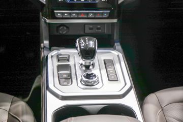 ���� ��; 2024�� ɽè�澫Ӣ�� 2.0T���� 170���� �Զ����� ��˫��Ƥ��ͼƬ