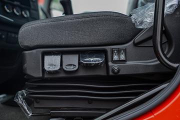 �������ó� ���KR ��ҫ�� 260���� 4X2 6.2�ײ�դʽ�ػ���(�߶�˫��)ͼƬ