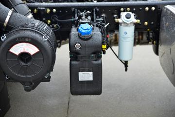 �������ó� ���KR ��ҫ�� 260���� 4X2 6.2�ײ�դʽ�ػ���(�߶�˫��)ͼƬ