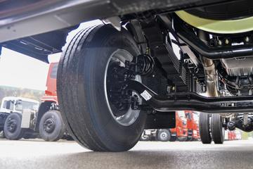 �������ó� ���KR ��ҫ�� 260���� 4X2 6.2�ײ�դʽ�ػ���(�߶�˫��)ͼƬ