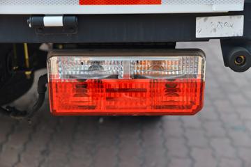 ����;�� T5 1.6L 122���� ���� 3.81�׵�������С��(EQ1033S16QCC)ͼƬ