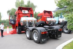 青岛解放 JH6重卡 智越版 南方款 560马力 6X4 LNG自动档牵引车(液缓)(CA4258P25K15T1NE6A81)