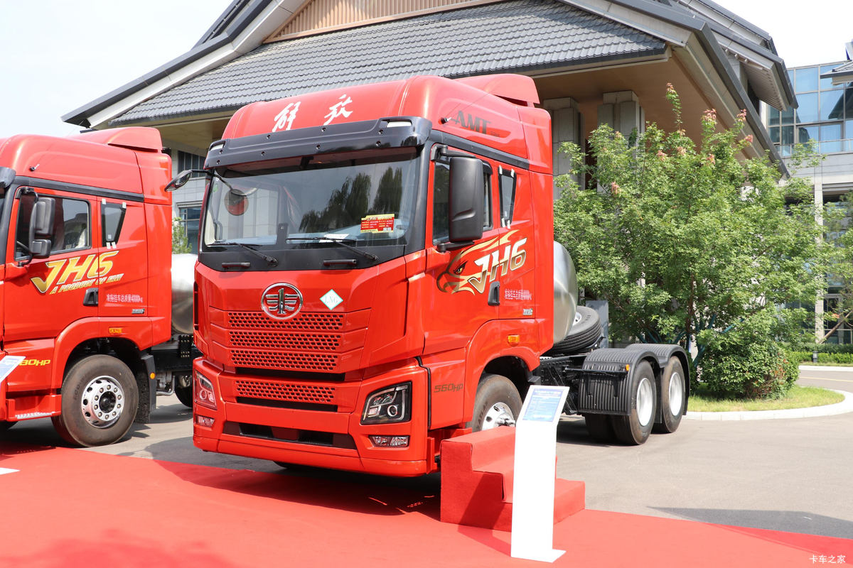 青岛解放 JH6重卡 智越版 540马力 6X4 LNG牵引车(液缓)