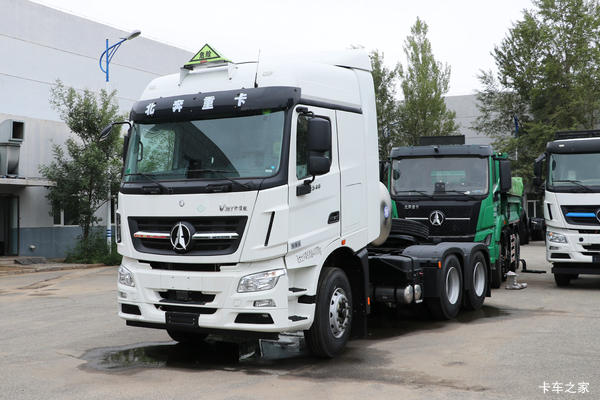 北奔重卡V3ET 标载版 15.6L LNG 660马力 6X4 长驾高顶平地板 牵引车