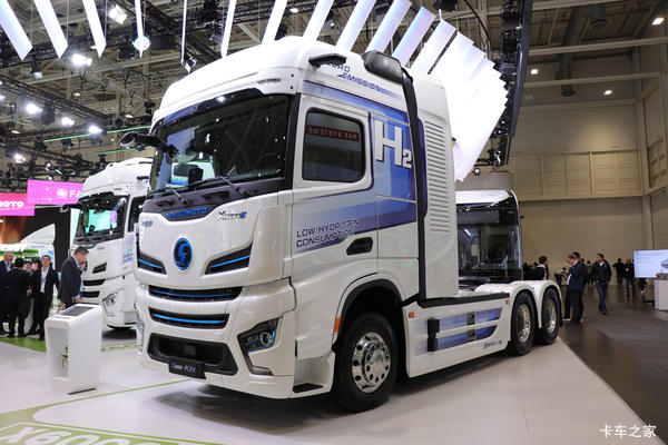 陕汽重卡 德龙X6000 6X4 氢燃料电池牵引车58.73kWh